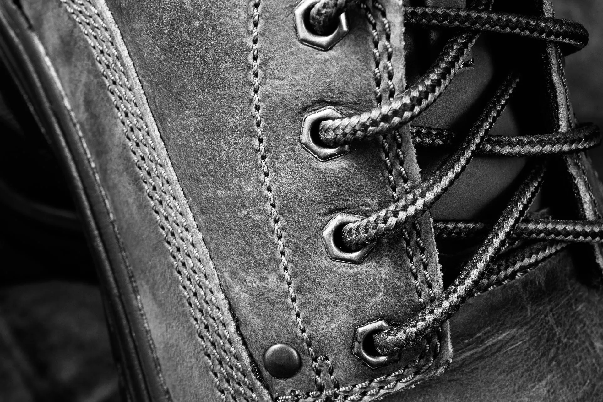 Chaussure en cuir en cours de réparation en cordonnerie